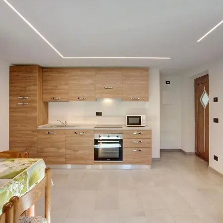 Stefan Trepalle Apartment *